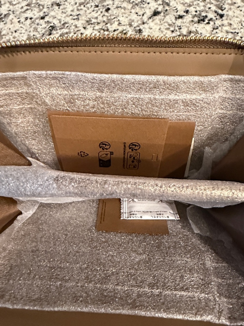 🔥NWT Burberry Large Zip Around Wallet in "Earth" Check🔥 - Picture 4 of 6